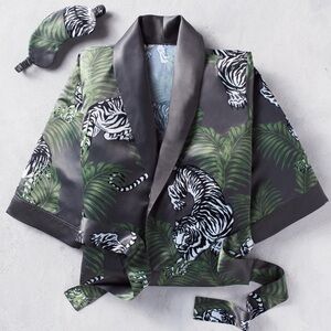 Z GALLERIE TIGRESS ROBE & MASK - GREEN ONES SIZE (NEW WITH TAGS) A24